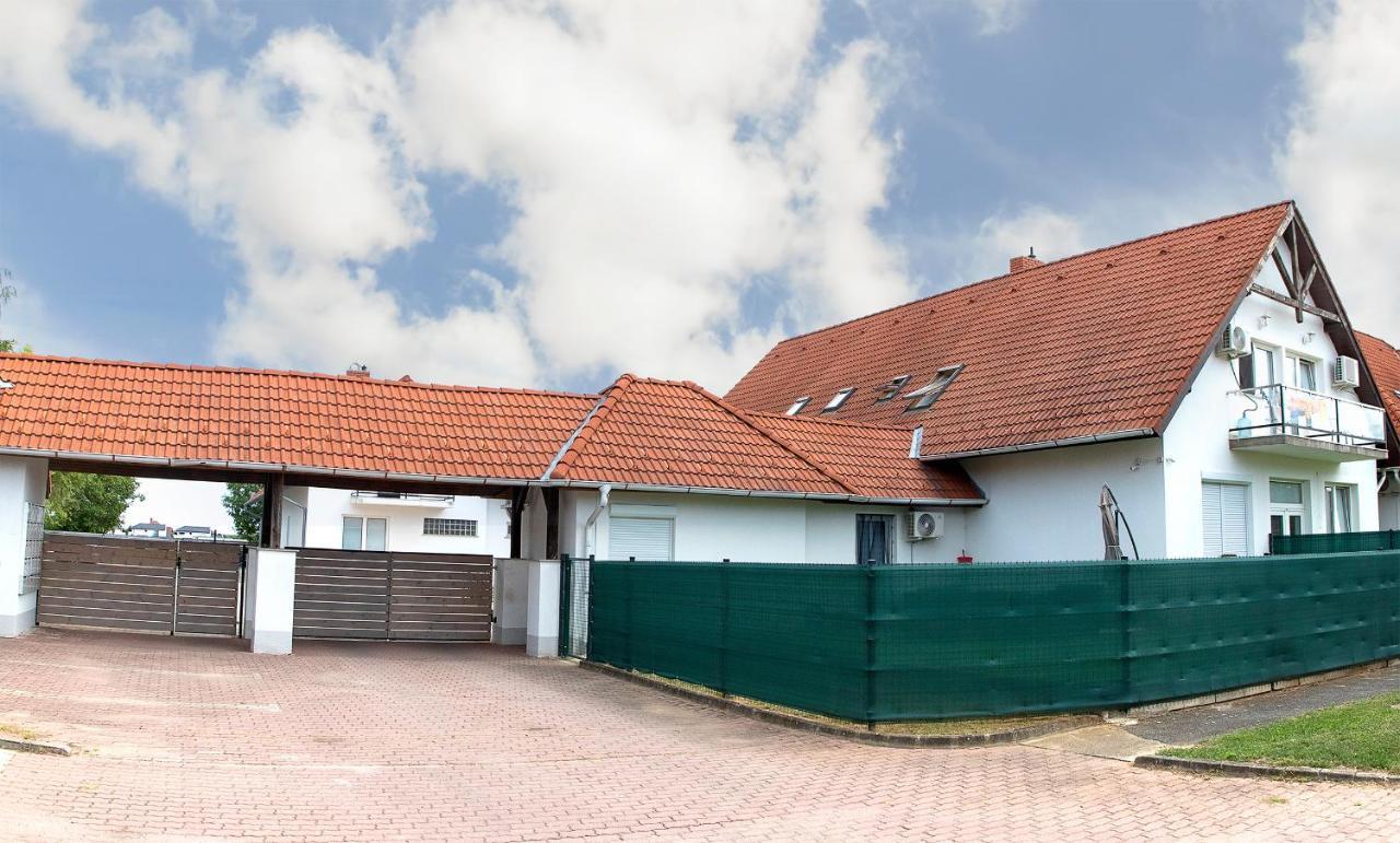 Lux Apartman Buek Kültér fotó