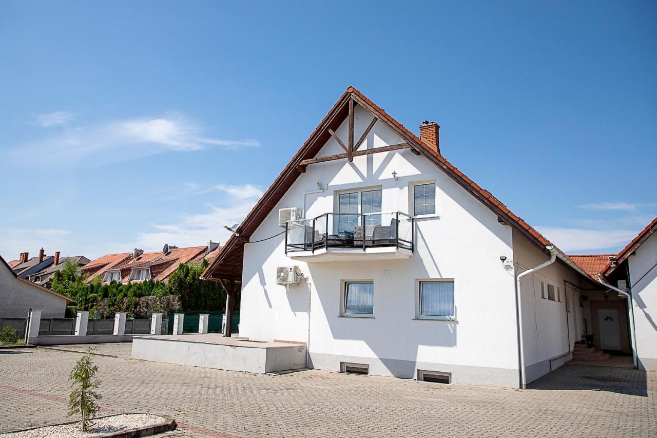 Lux Apartman Buek Kültér fotó